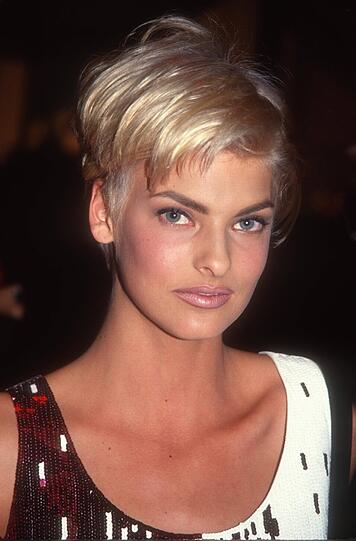 Ständig wechselnde Haarfarben und Frisuren waren ihr Markenzeichen: Linda Evangelista im Jahr 1991.