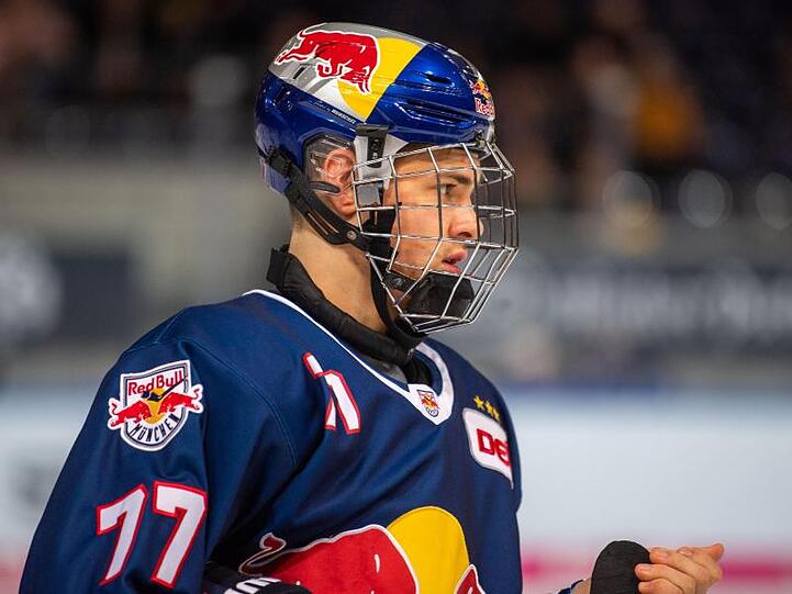 John Jason Peterka von Red Bull München wird für einige Wochen nach Salzburg verliehen.