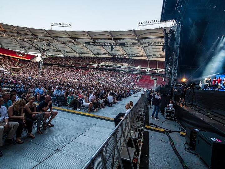 Sänger Phil Collins hörten in Stuttgart 38.000 Menschen zu.