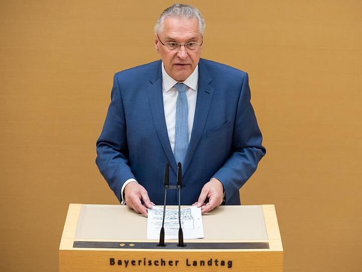 Joachim Herrmann (CSU), Innenminister von Bayern, spricht im Landtag. Foto: Sven Hoppe/dpa