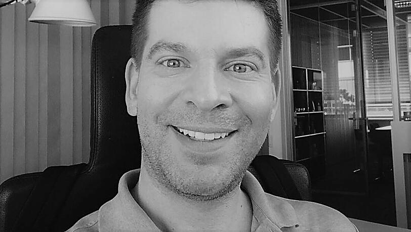 Axel Ruth ist mit 43 Jahren gestorben. Über die Todesursache des QVC-Moderators ist bislang nicht bekannt.