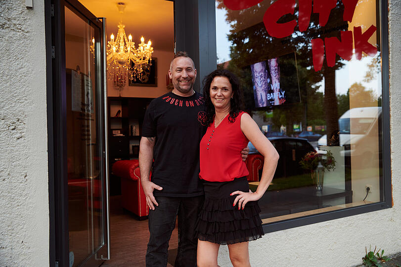 Markus Schneider und Yasmin Wezyk leiten das Tattoostudio "Sin City Ink".