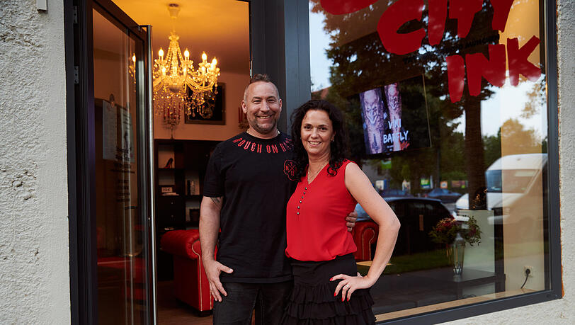 Markus Schneider und Yasmin Wezyk leiten das Tattoostudio "Sin City Ink". Markus Schneider und Yasmin Wezyk leiten das Tattoostudio "Sin City Ink".