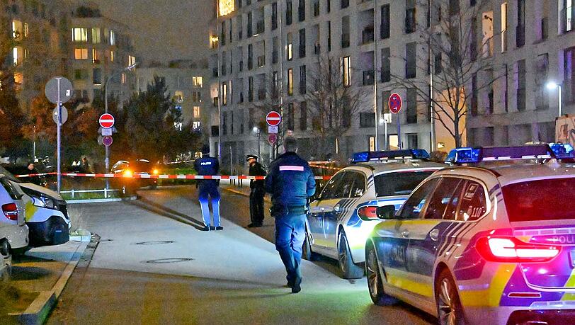 Constanze-Hallgarten-Straße in Obersendling: Bei einer Festnahme haben Beamte nach Polizeiangaben einen Verdächtigen angeschossen.