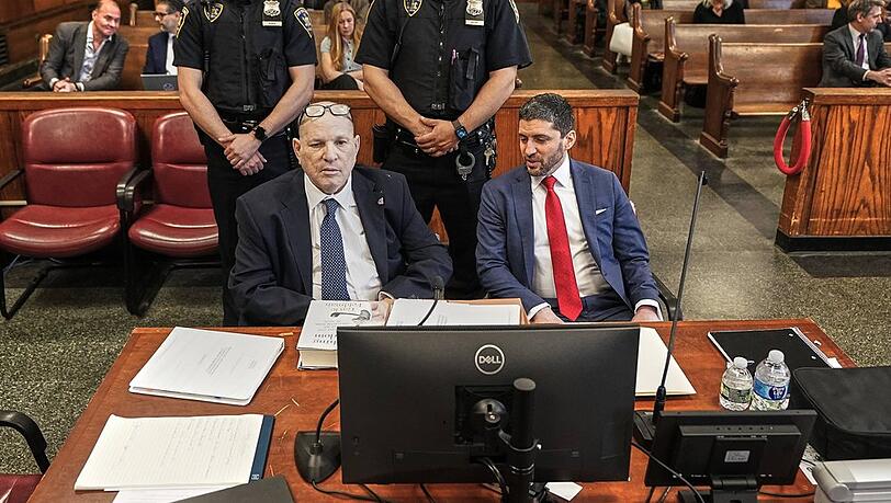 Ex-Produzent Harvey Weinstein (l.) muss sich zum dritten Mal vor Gericht verantworten.