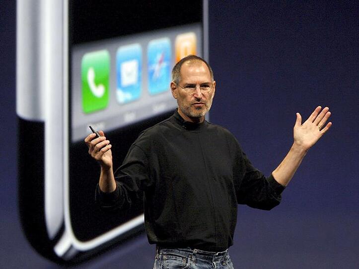 Immer im schwarzen Pullover: Apple-Chef Jobs, hier bei einer iPhone-Vorstellung von 2007.