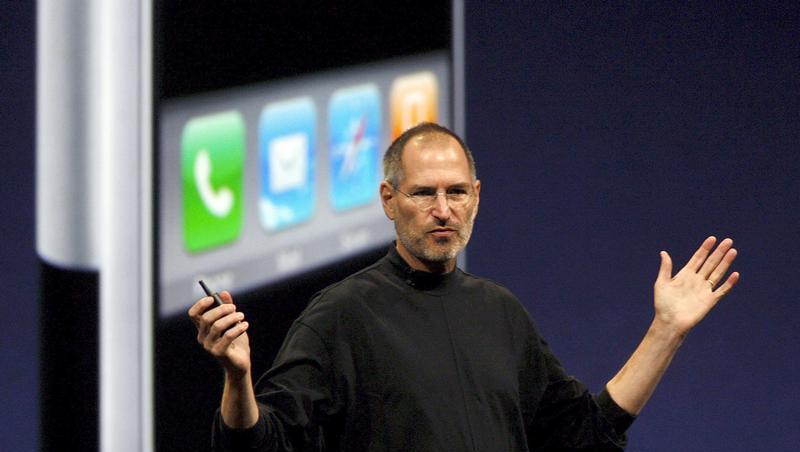 Immer im schwarzen Pullover: Apple-Chef Jobs, hier bei einer iPhone-Vorstellung von 2007. Immer im schwarzen Pullover: Apple-Chef Jobs, hier bei einer iPhone-Vorstellung von 2007.