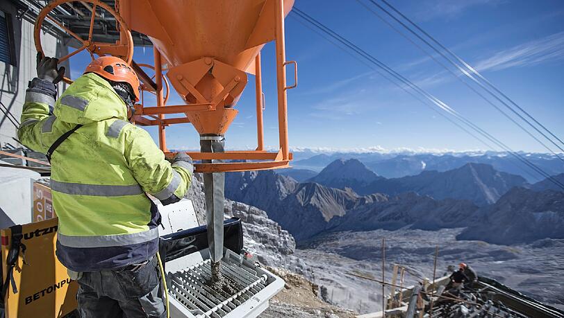 Wird bald winterfest gemacht: Die Baustelle der Eibsee-Seilbahn auf der Zugspitze. Wird bald winterfest gemacht: Die Baustelle der Eibsee-Seilbahn auf der Zugspitze.