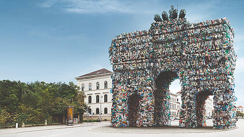 Kunststoffmüll ist auch in München ein tonnenschweres Problem. Täglich produzieren die Münchner so viel Plastik-Abfall, dass man das Siegestor damit füllen könnte.