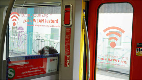 Die Deutsche Bahn hat das WLAN bereits in einer der Münchner S-Bahnen getestet. Jetzt soll es in allen Zügen installiert werden.