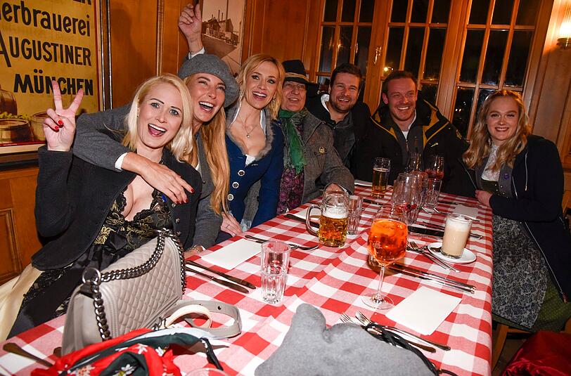 Yve Marwan, Giulia Siegel, Lisa Loch,  Axel Munz, Felix Loch, Johannes Lochner und Anna Berreiter