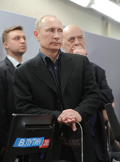 Der Chef der russischen Regierung wurde am Sonntag erneut zum Präsidenten gewählt. Allerdings gibt es bereits jetzt mehr als 3200 Betrugsvorwürfe.