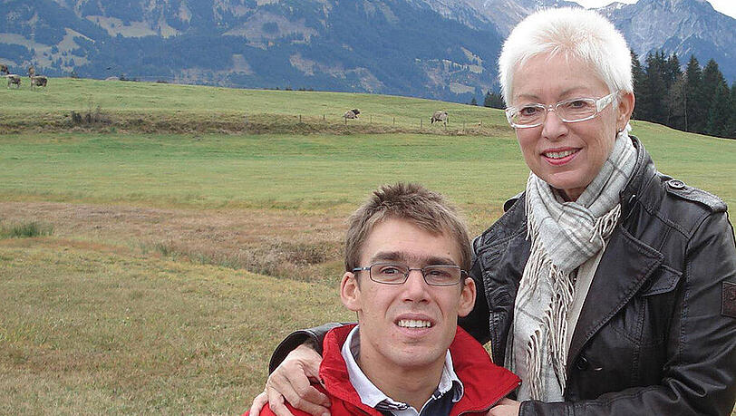 Claudia Bernert mit ihrem Sohn Daniel: Die Mutter kämpft seit zwei Jahrzehnten für Schadenersatz vor Gericht. Claudia Bernert mit ihrem Sohn Daniel: Die Mutter kämpft seit zwei Jahrzehnten für Schadenersatz vor Gericht.