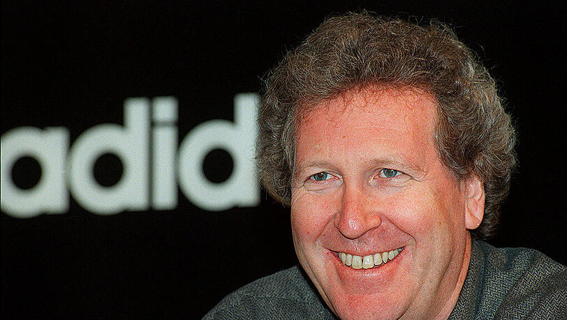 Der Mann im Hintergrund: Robert Louis-Dreyfus. Der Mann im Hintergrund: Robert Louis-Dreyfus.
