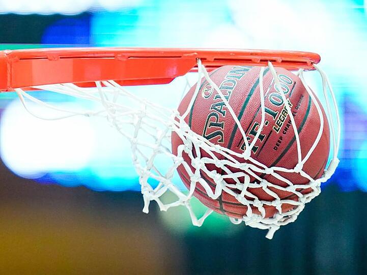 Vier Bewerber stehen für ein Abschlussturnier der Basketball-Bundesliga bereit.