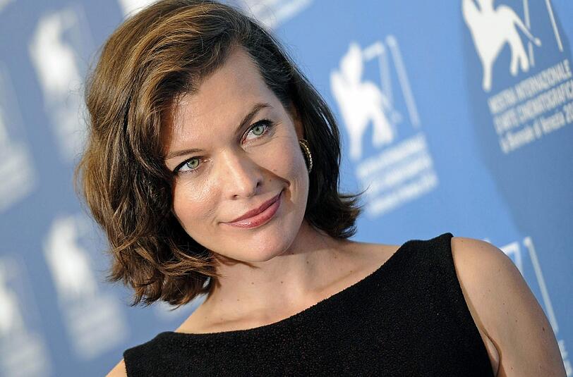 Milla Jovovich ist geschockt: Ihr hübsches Stunt-Double schwebt nach einem Unfall am Set in Lebensgefahr.