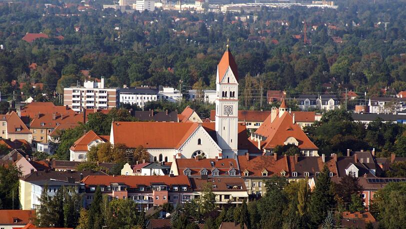 Pasing aus der Luft. Phantasiegeschichten zum Jubiläums-Stadtteil gibt es in der Bibliothek. Pasing aus der Luft. Phantasiegeschichten zum Jubiläums-Stadtteil gibt es in der Bibliothek.