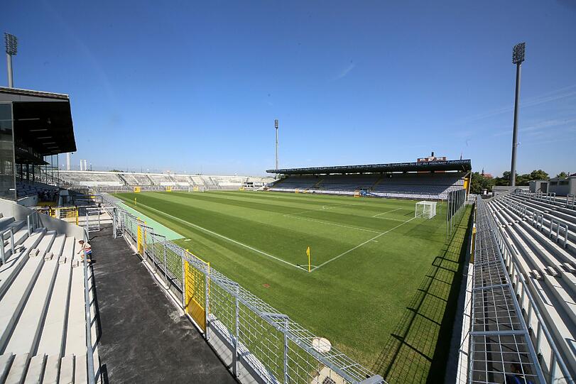 Endlich ready für die dritte Liga: Das Grünwalder Stadion ist nach einjährigem Umbau (12 Millionen Euro) endlich fertig. Die Bilder.
