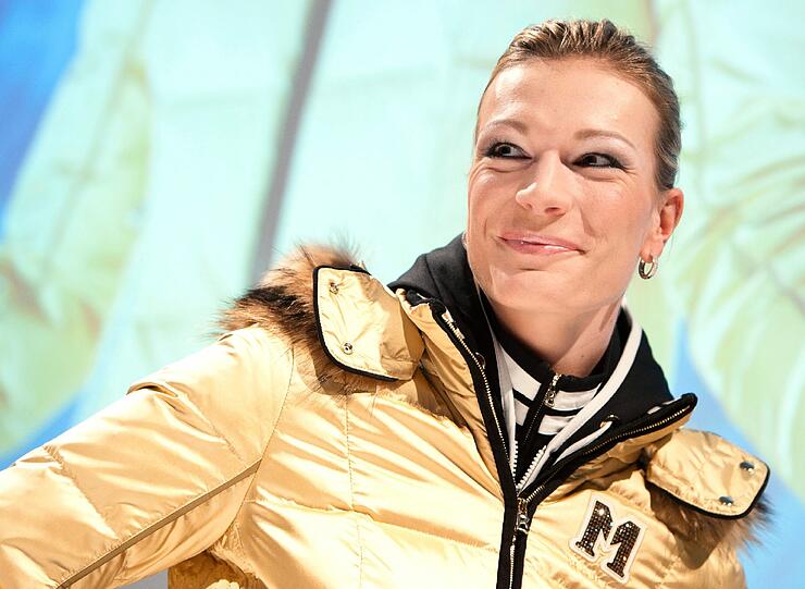 Maria Höfl-Riesch präsentiert auf der Ispo in München ihre eigene Kollektion, die bei Bogner erscheint. Das Motto ist ein elegantes Tier - die Schneeleopardin.