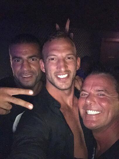 Mario Daser feiert mit Manuel Charr (li) und dem Protz-Prinzen Marcus von Anhalt (re.)