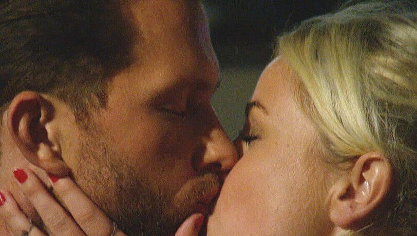 Kuss auf dem Riesenrad: Bachelor Oli und Kandidatin Liz Kuss auf dem Riesenrad: Bachelor Oli und Kandidatin Liz