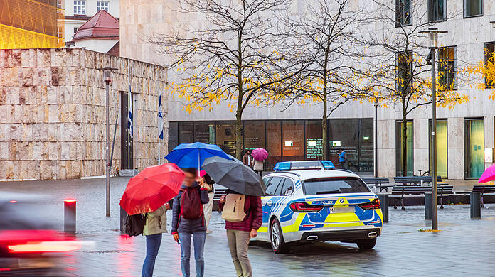 Polizeischutz für das Jüdische Museum und die Synagoge am Jakobsplatz in München.