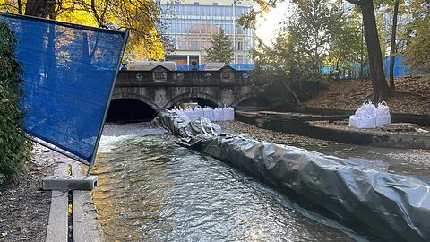 Die Surferwelle am Eisbach in München ist wieder gesperrt. Der Grund ist diesmal aber kein Unfall.