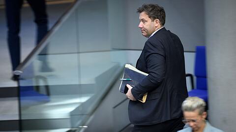 Bundesfinanzminister Lars Klingbeil (SPD) lehnt den Vorsto&szlig; der L&auml;nder nach mehr Finanzzusagen des Bundes ab.