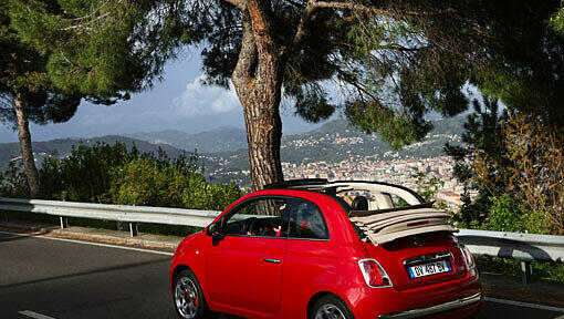 Schönes Auto für Schöne Frau - diesen Fiat 500C erhält die glückliche Gewinnerin von Schöne Münchnerin 2011. Schönes Auto für Schöne Frau - diesen Fiat 500C erhält die glückliche Gewinnerin von Schöne Münchnerin 2011.