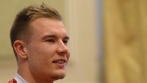 Holger Badstuber träumt von der WM in Brasilien. Auf der Pressekonferenz in Doha stellt er sich den Fragen der Journalisten