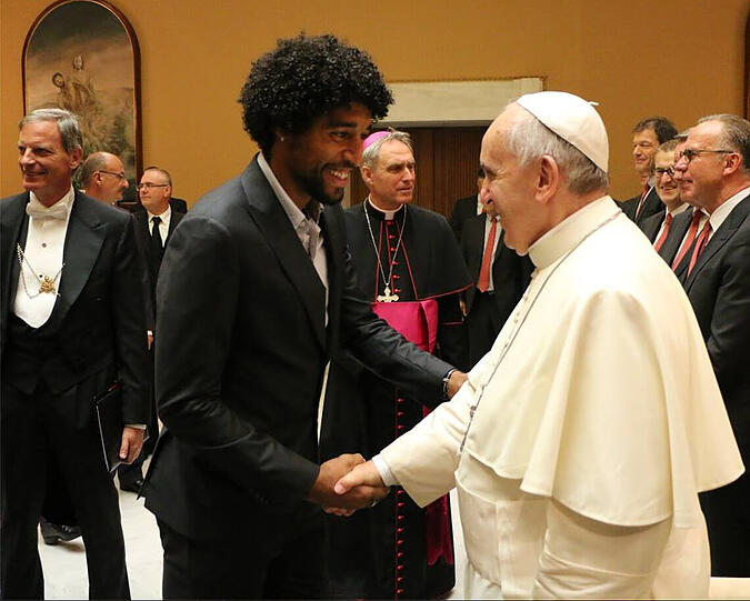 Große Ehre für den FC Bayern: Die Bilder von der Privataudienz bei Papst Franziskus.