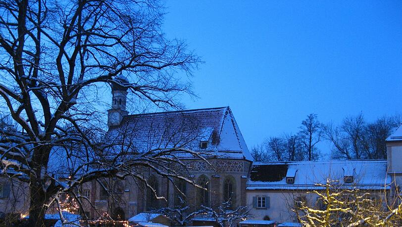 Die „Blutenburger Weihnacht“ des „Vereins der Freunde Schloss Blutenburg e.V. (BBV)“ zählt zu den schönsten, besinnlichsten und stimmungsvollsten Weihnachtsmärkten im gesamten Münchner Raum. Die „Blutenburger Weihnacht“ des „Vereins der Freunde Schloss Blutenburg e.V. (BBV)“ zählt zu den schönsten, besinnlichsten und stimmungsvollsten Weihnachtsmärkten im gesamten Münchner Raum.