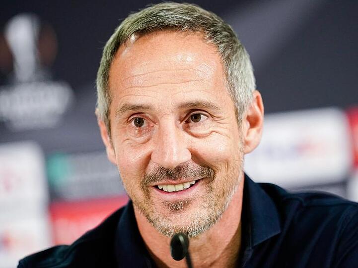 Frankfurts Trainer Adi Hütter will "die Niederlage gegen Arsenal vergessen machen".
