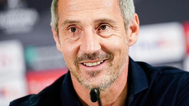 Frankfurts Trainer Adi Hütter will "die Niederlage gegen Arsenal vergessen machen". Frankfurts Trainer Adi Hütter will "die Niederlage gegen Arsenal vergessen machen".