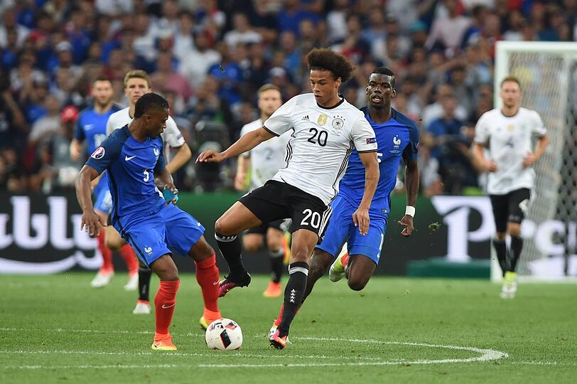 EM 2016: Sané (weißes Trikot) im Halbfinale gegen Frankreich.