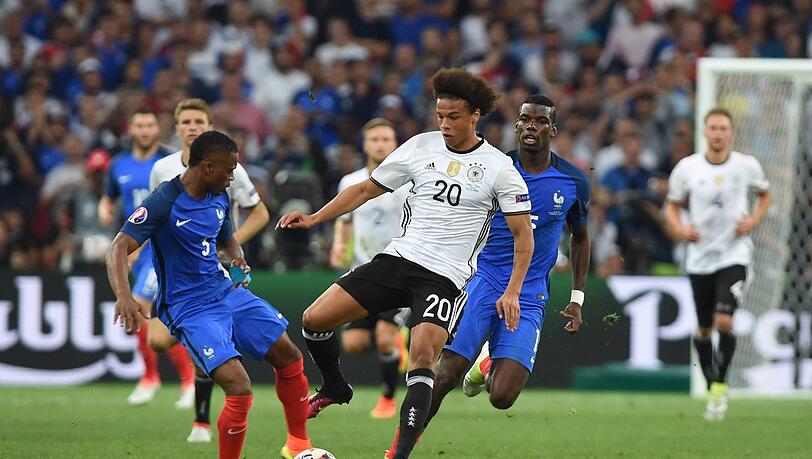 EM 2016: Sané (weißes Trikot) im Halbfinale gegen Frankreich. EM 2016: Sané (weißes Trikot) im Halbfinale gegen Frankreich.
