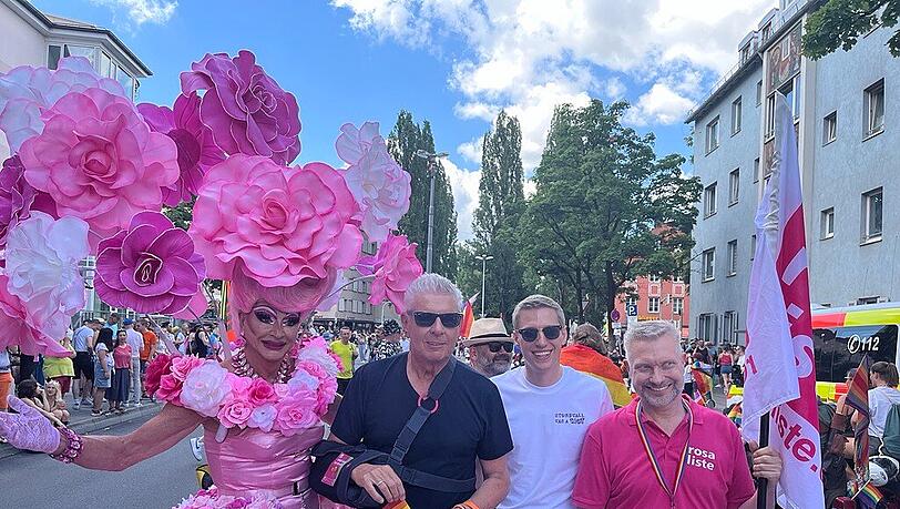 V.l. Franka, OB Dieter Reiter (SPD), 2. Bürgermeister Dominik Krause (Grüne), Bernd Müller (Rosa Liste) V.l. Franka, OB Dieter Reiter (SPD), 2. Bürgermeister Dominik Krause (Grüne), Bernd Müller (Rosa Liste)