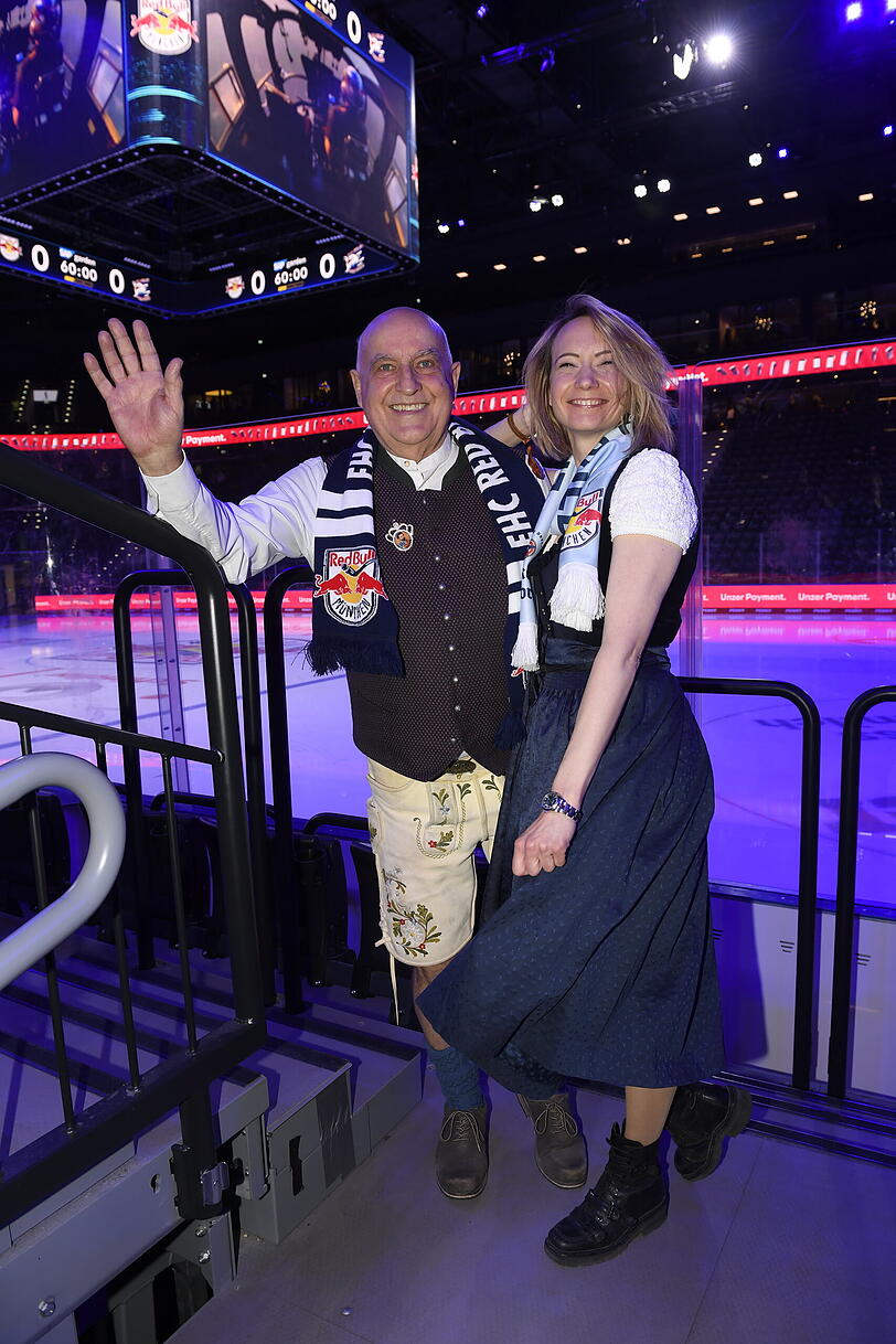 Angermaier Trachten verlost f&uuml;r das Playoff Halbfinale  EHC Red Bull M&uuml;nchen gegen die Adler Mannheim 1 x 2 VIP Tickets.