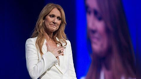 Wegen einer Erkrankung musste sich C&eacute;line Dion lange aus der &Ouml;ffentlichkeit zur&uuml;ckziehen. Im Herbst steht sie in Paris wieder auf der B&uuml;hne - und im Mai 2027 geht es weiter.