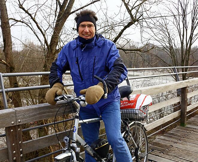 Norbert Mayer, 57 bei seinem täglichen Bad am Flauchersteg in der Isar.