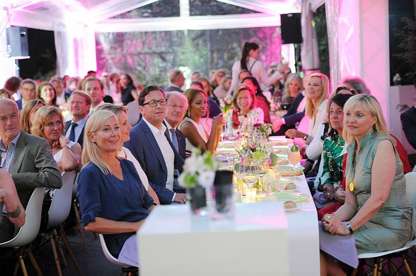 Judith Milberg, Robert Pölzer, Dr. Wolfgang Reitzle, Vivien Pölzer, Marie Waldburg, Nina Ruge, Regine Sixt und Beate Merk (v.l.)