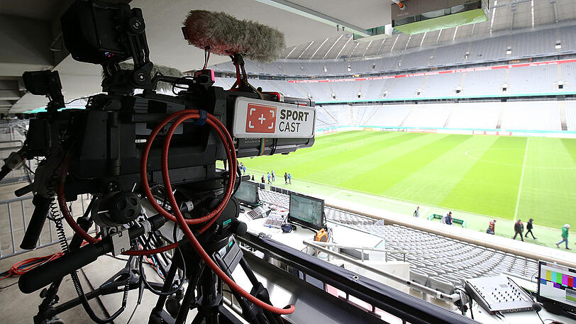 Fernsehkamera in der Allianz Arena.