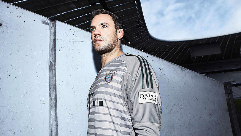 Grau in Grau &ndash; Manuel Neuer im neuen Torwartdress des FC Bayern.