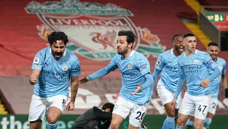 Ilkay Gündogan (l) verschoss in der ersten Halbzeit einen Elfmeter, traf dann aber doppelt.