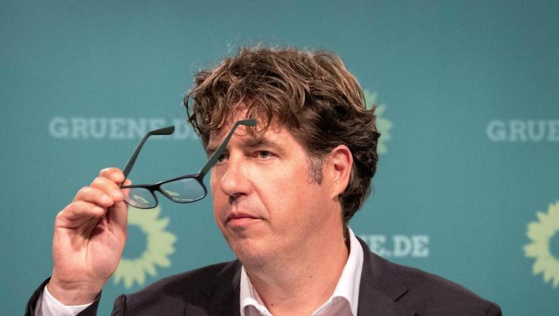 Michael Kellner (Bündnis 90/Die Grünen) bei einer Pressekonferenz.