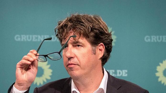 Michael Kellner (Bündnis 90/Die Grünen) bei einer Pressekonferenz.