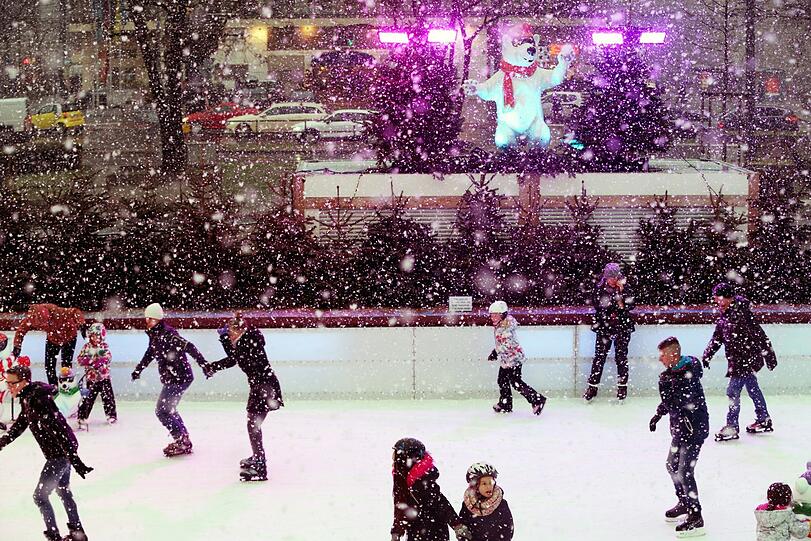 Schon schön: Schneetreiben beim Eiszauber am Stachus 2018.