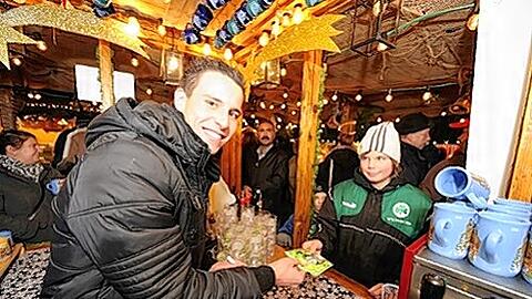 Alkoholverbot für junge Fans, aber Autogramme gab&rsquo;s auch für Minderjährige: Allrounder Edgar Prib hatte seinen Spaß.