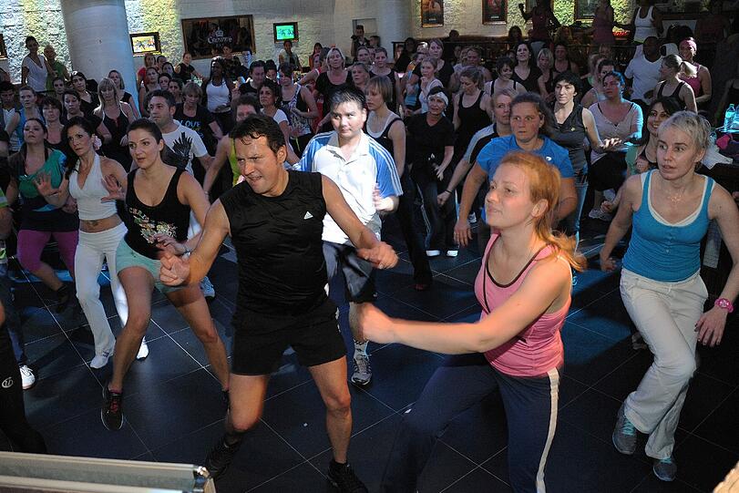 Zumba Party im Crown's Club