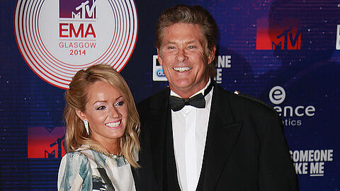 David Hasselhoff muss kein Viagra schlucken, um guten Sex mit seiner jungen Freundin Hayley Roberts zu haben.